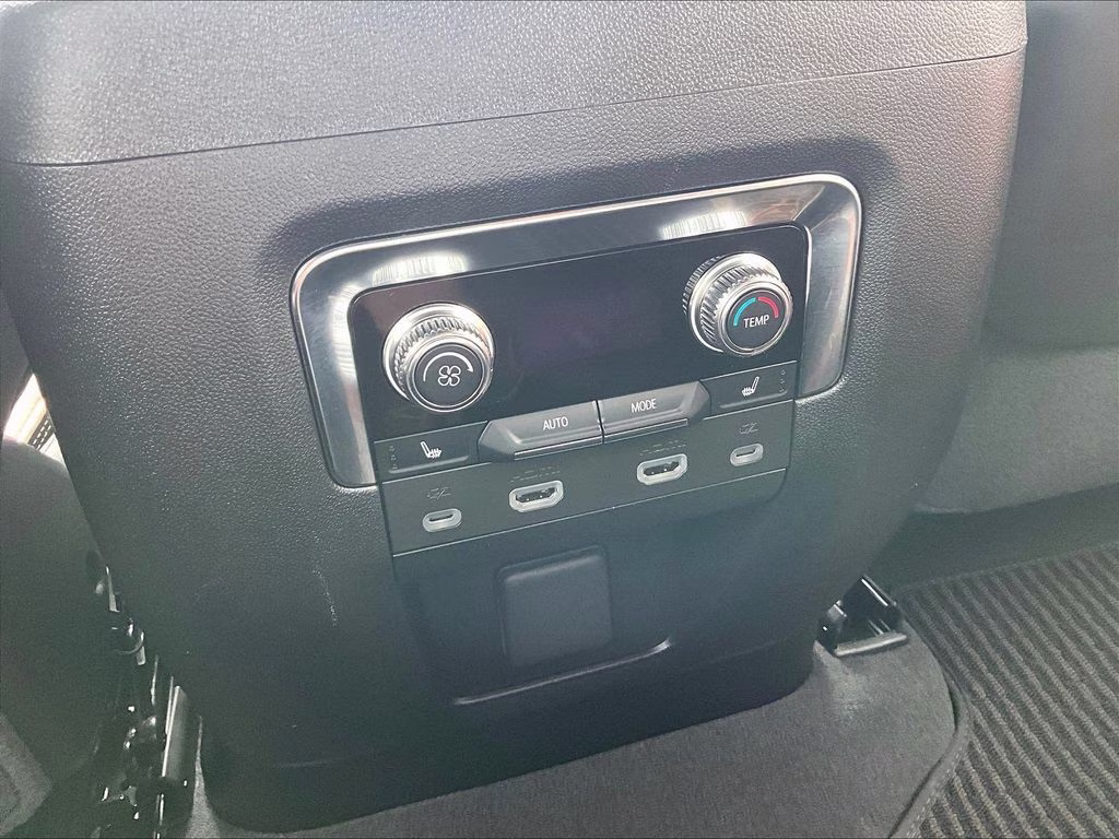 2023 White GMC Yukon XL Denali Ultimate 4X4 SUV