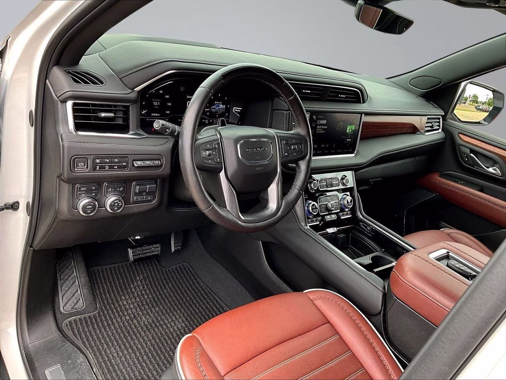 2023 White GMC Yukon XL Denali Ultimate 4X4 SUV