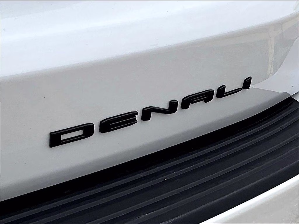 2023 White GMC Yukon XL Denali Ultimate 4X4 SUV