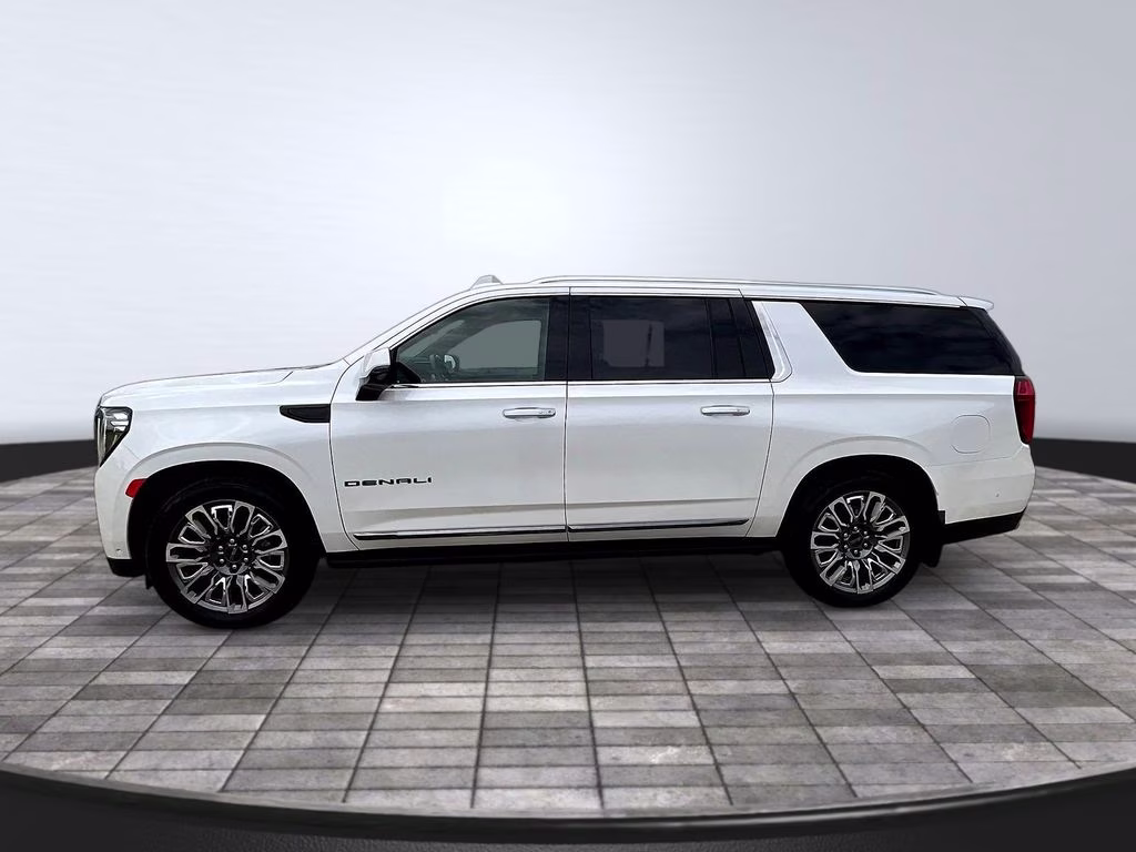 2023 White GMC Yukon XL Denali Ultimate 4X4 SUV
