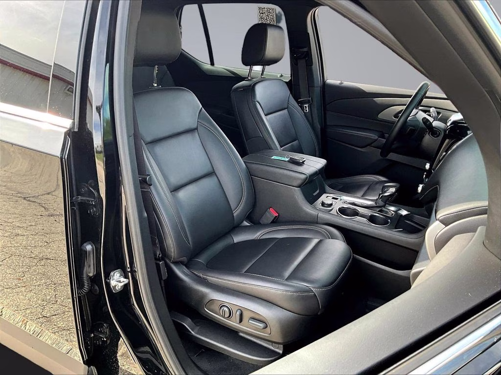 2023 Mosaic Black Metallic Chevrolet Traverse LT Leather AWD SUV