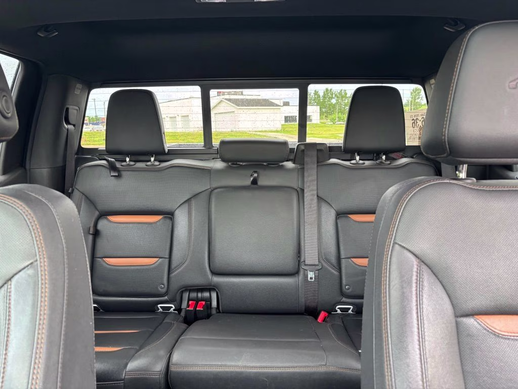 2023 Summit White GMC Sierra 1500 AT4 4X4 Truck