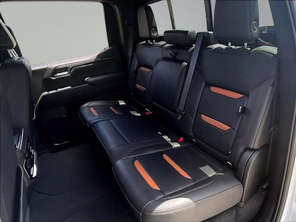 2023 Summit White GMC Sierra 1500 AT4 4X4 Truck