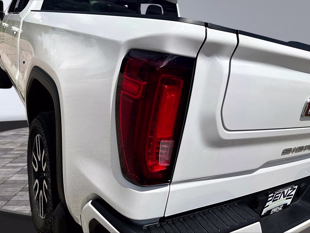 2023 Summit White GMC Sierra 1500 AT4 4X4 Truck