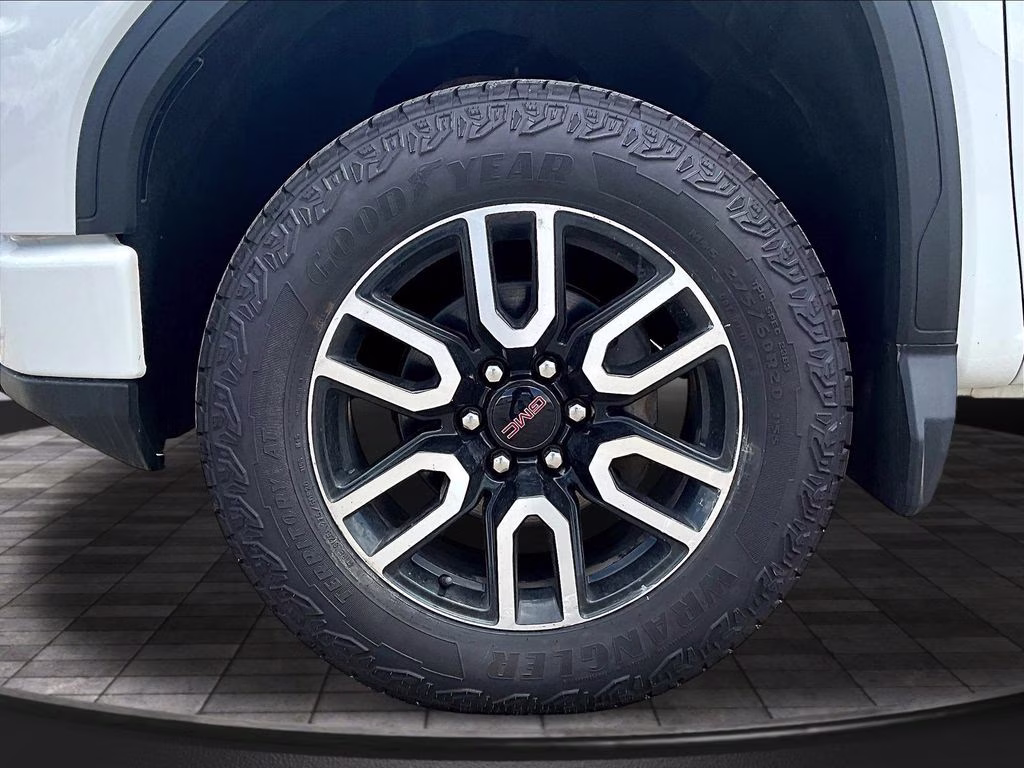 2023 Summit White GMC Sierra 1500 AT4 4X4 Truck