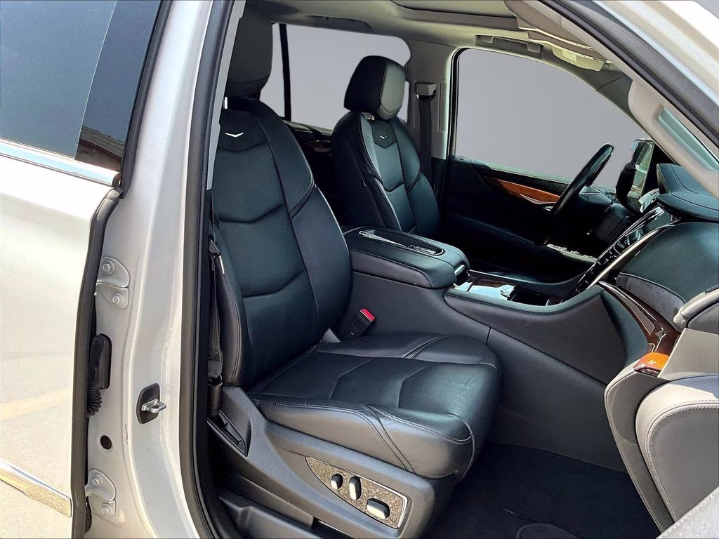 2019 Crystal White Tricoat Cadillac Escalade Luxury 4X4 SUV