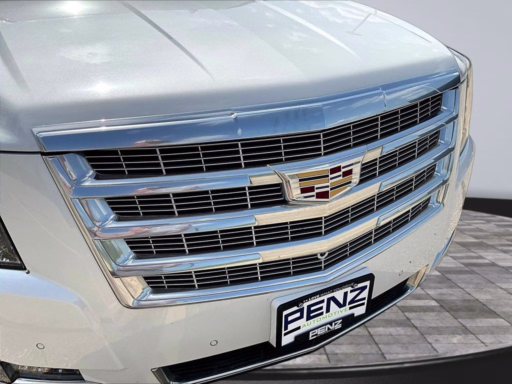 2019 Crystal White Tricoat Cadillac Escalade Luxury 4X4 SUV