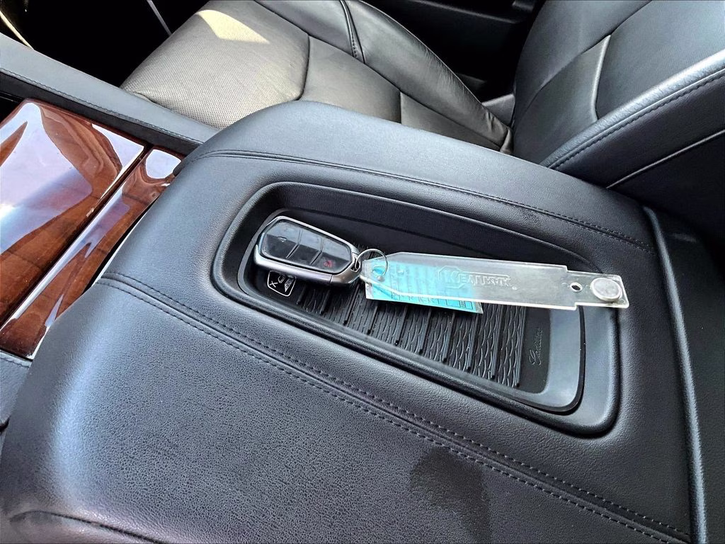 2019 Crystal White Tricoat Cadillac Escalade Luxury 4X4 SUV
