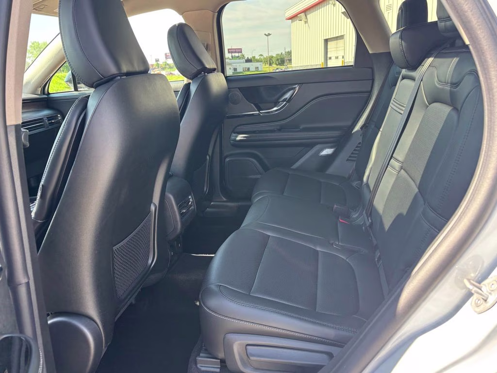2025 Crystal White Metallic Clearcoat Lincoln Corsair Reserve AWD SUV