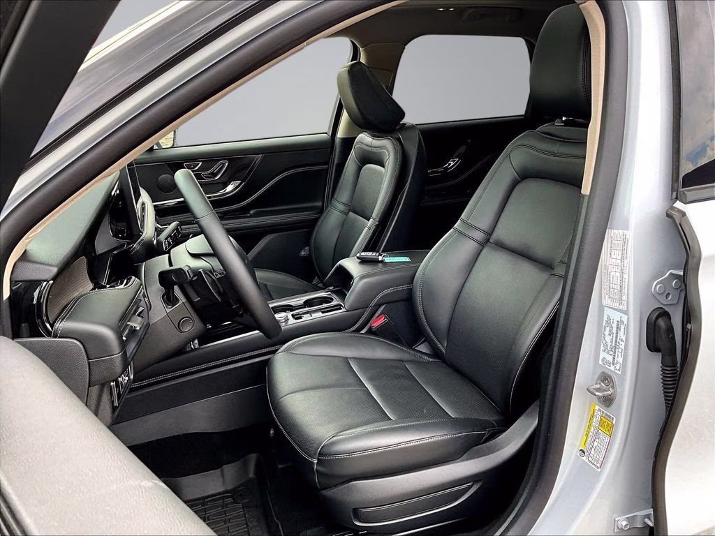 2025 Crystal White Metallic Clearcoat Lincoln Corsair Reserve AWD SUV