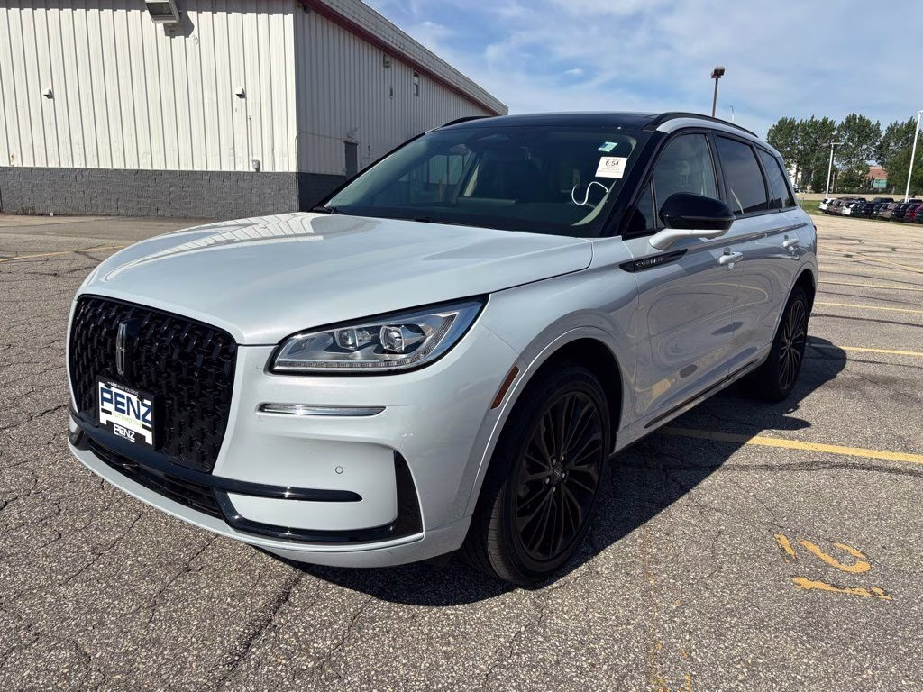 2025 Crystal White Metallic Clearcoat Lincoln Corsair Reserve AWD SUV