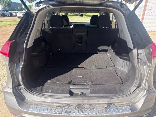 2017 Gun Metallic Nissan Rogue SV AWD SUV