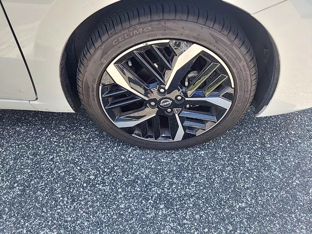 2024 Aspen White Tricoat Nissan Versa 1.6 SR FWD Sedan