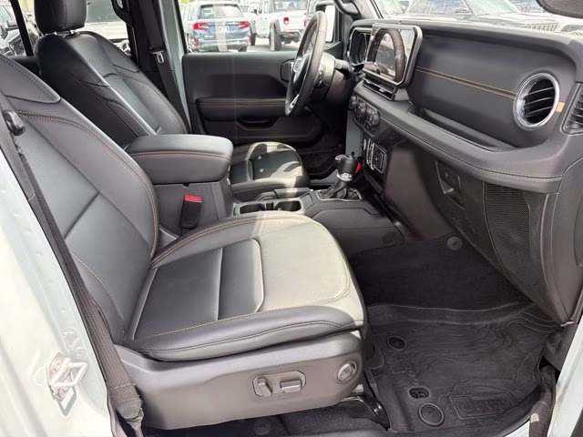 2024 Earl Clearcoat Jeep Wrangler Sahara 4X4 Convertible