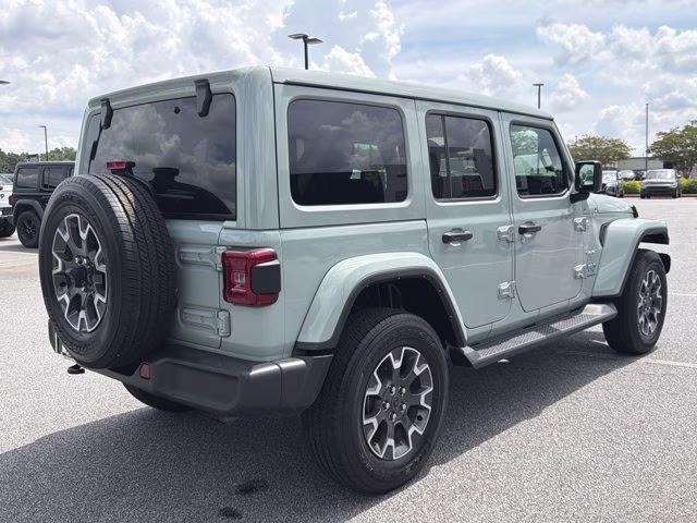 2024 Earl Clearcoat Jeep Wrangler Sahara 4X4 Convertible