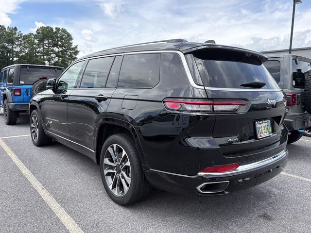 2023 Diamond Black Crystal Pearlcoat Jeep Grand Cherokee L Overland 4X4 SUV