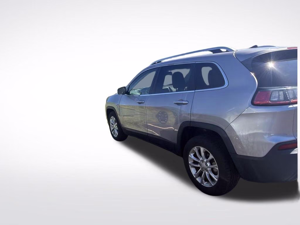 2019 Billet Silver Metallic Clearcoat Jeep Cherokee Latitude FWD SUV