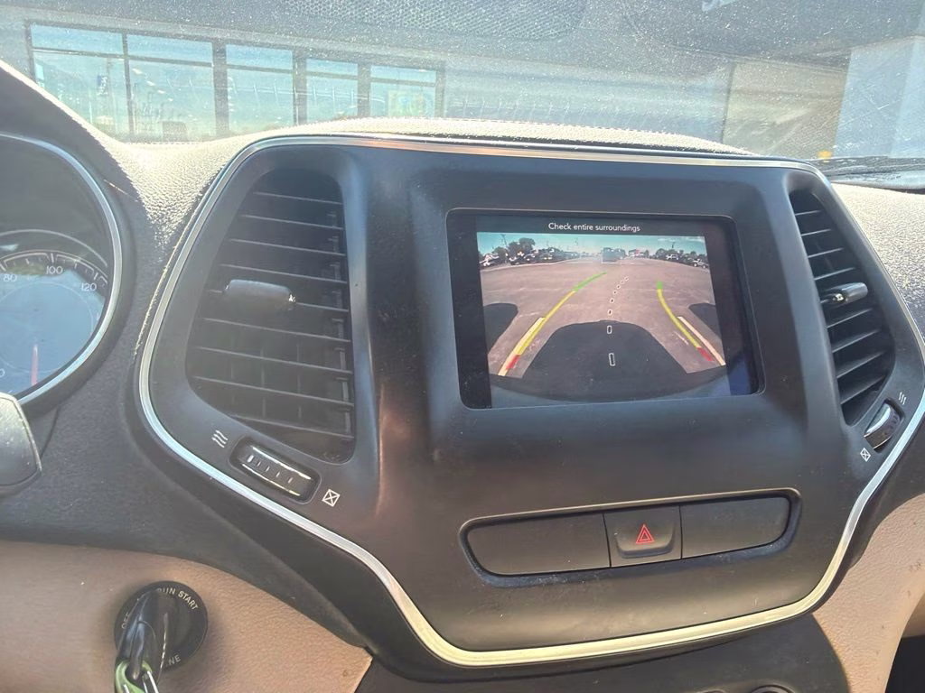 2019 Billet Silver Metallic Clearcoat Jeep Cherokee Latitude FWD SUV