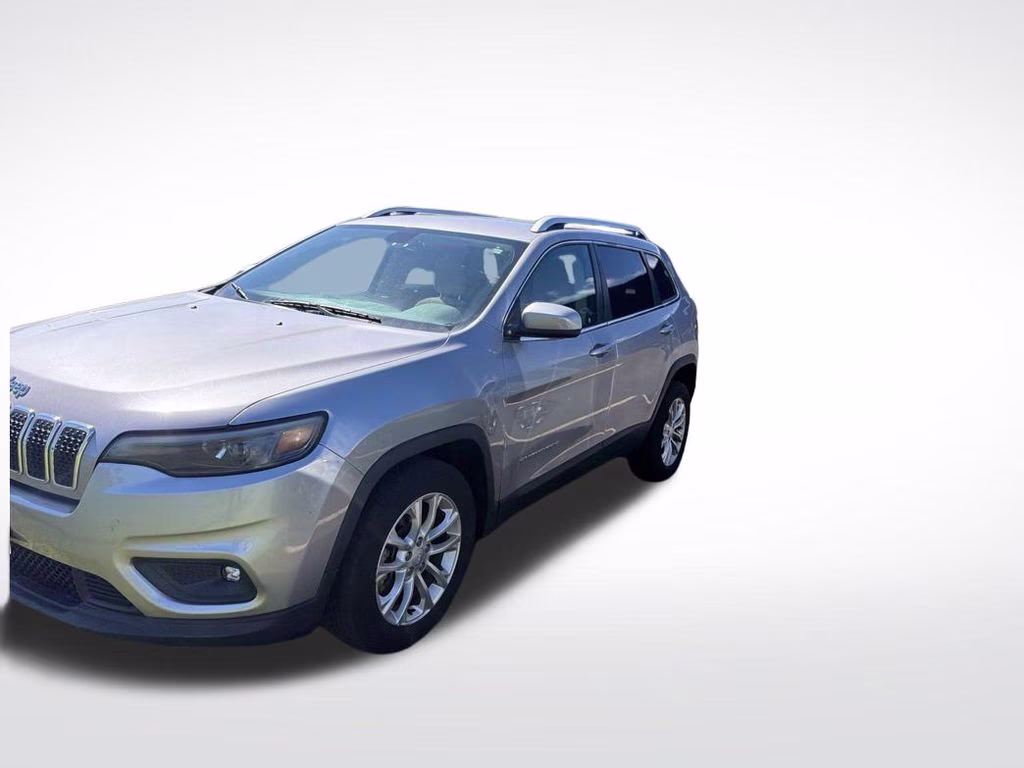 2019 Billet Silver Metallic Clearcoat Jeep Cherokee Latitude FWD SUV