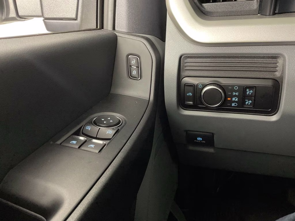 2025 Oxford White Ford Super Duty F-250 SRW XL RWD Truck