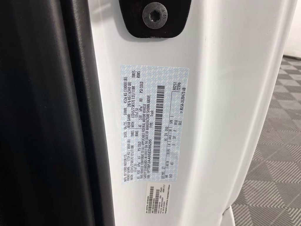 2025 Oxford White Ford Super Duty F-250 SRW XL RWD Truck