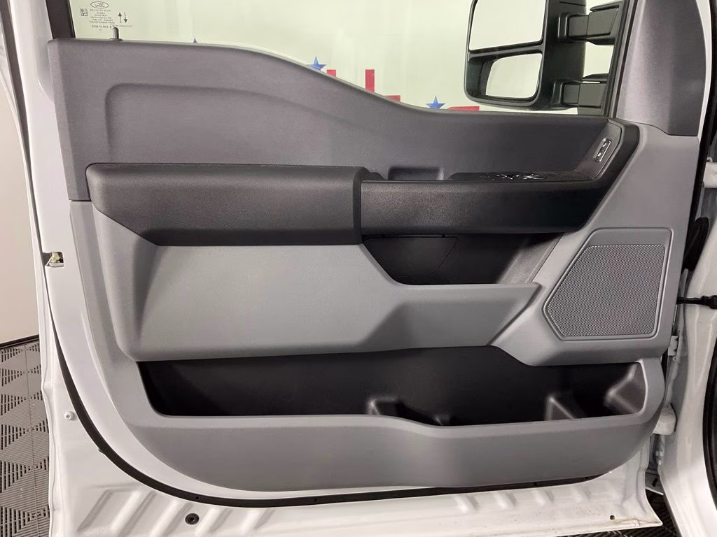 2025 Oxford White Ford Super Duty F-250 SRW XL RWD Truck
