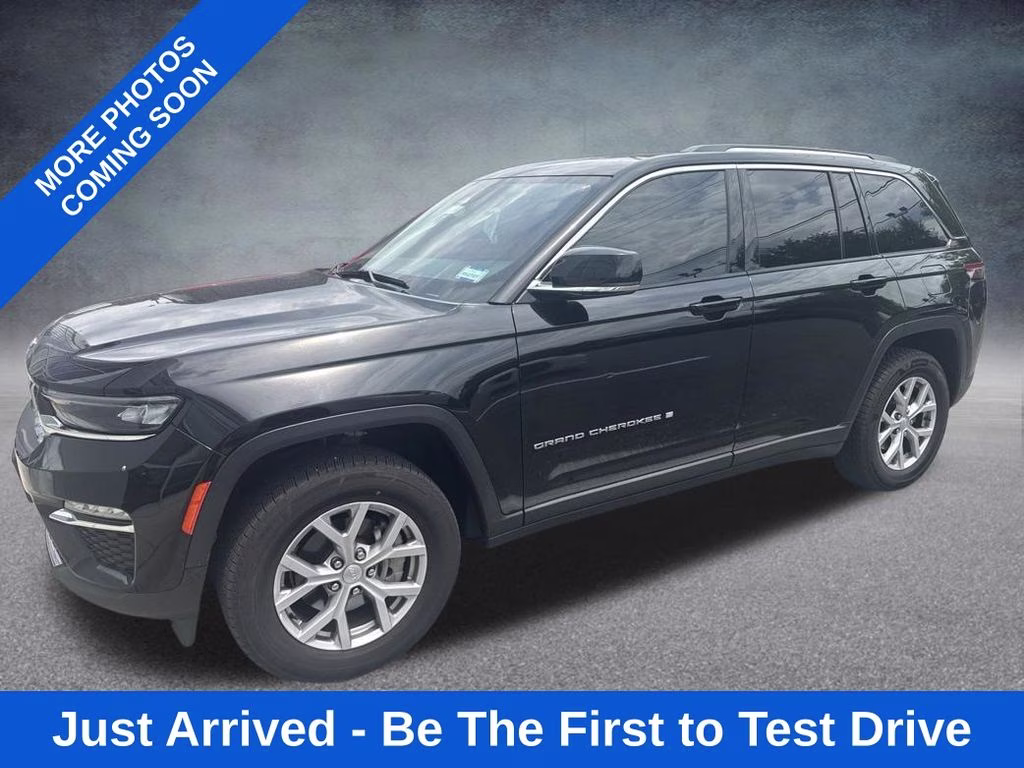2022 Diamond Black Crystal Pearlcoat Jeep Grand Cherokee Limited RWD SUV