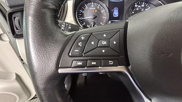2018 Pearl White Nissan Rogue Sport SV FWD SUV