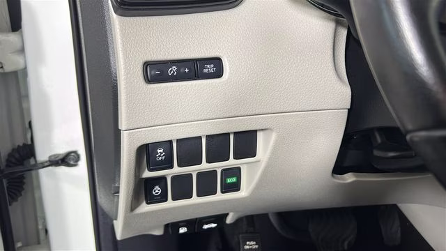 2018 Pearl White Nissan Rogue Sport SV FWD SUV