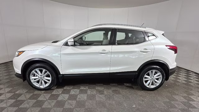 2018 Pearl White Nissan Rogue Sport SV FWD SUV