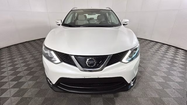 2018 Pearl White Nissan Rogue Sport SV FWD SUV