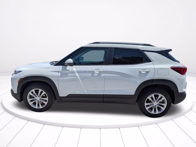 2023 Summit White Chevrolet Trailblazer LT FWD SUV