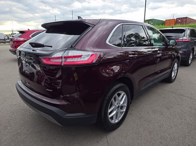 2023 Burgundy Velvet Metallic Tinted Clearcoat Ford Edge SEL AWD SUV