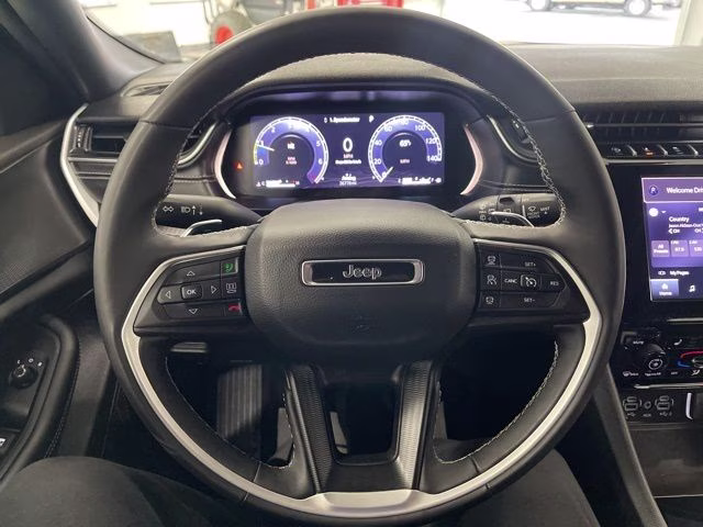 2025 Silver Jeep Grand Cherokee Altitude 4X4 SUV