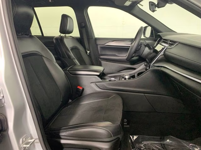 2025 Silver Zynith Jeep Grand Cherokee Altitude 4X4 SUV