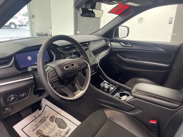 2025 Silver Jeep Grand Cherokee Altitude 4X4 SUV