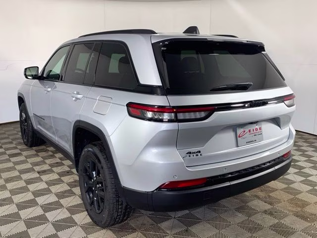 2025 Silver Zynith Jeep Grand Cherokee Altitude 4X4 SUV