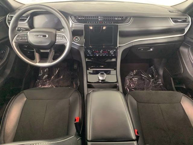 2025 Silver Zynith Jeep Grand Cherokee Altitude 4X4 SUV