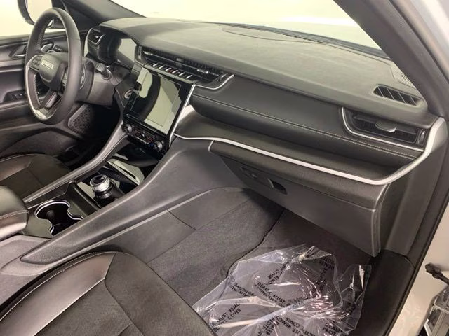 2025 Silver Zynith Jeep Grand Cherokee Altitude 4X4 SUV