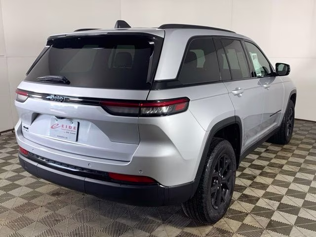 2025 Silver Zynith Jeep Grand Cherokee Altitude 4X4 SUV