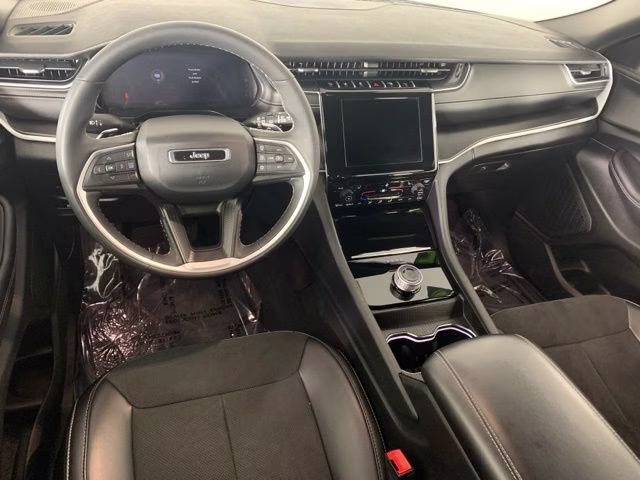 2025 Silver Zynith Jeep Grand Cherokee Altitude 4X4 SUV
