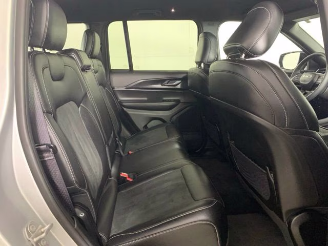 2025 Silver Zynith Jeep Grand Cherokee Altitude 4X4 SUV