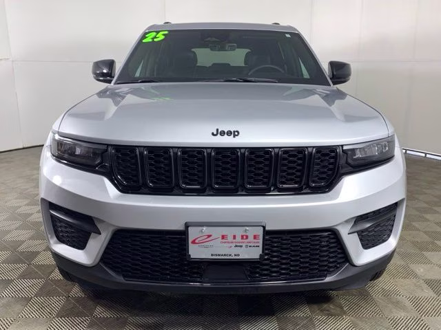 2025 Silver Zynith Jeep Grand Cherokee Altitude 4X4 SUV