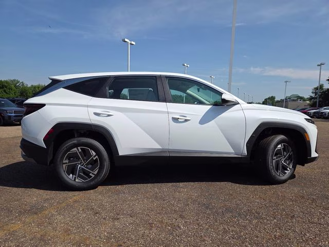 2026 Creamy White Pearl Hyundai Tucson Hybrid Blue SE AWD SUV