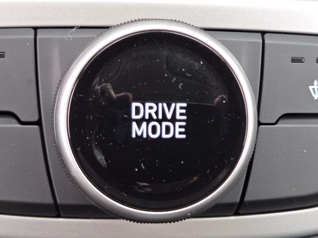 2026 Lunar White Hyundai Venue SEL FWD SUV