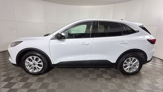 2023 White Ford Escape Active FWD SUV
