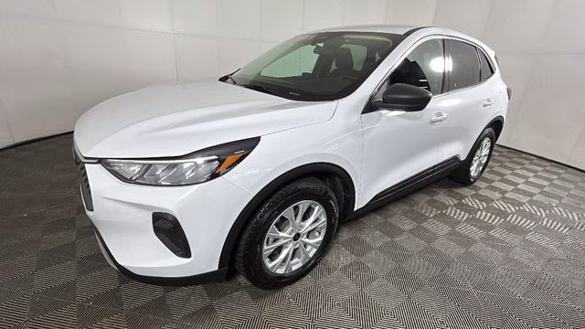 2023 White Ford Escape Active FWD SUV