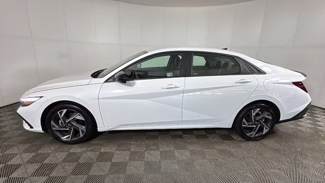2025 Serenity White Hyundai Elantra SEL Sport FWD Sedan