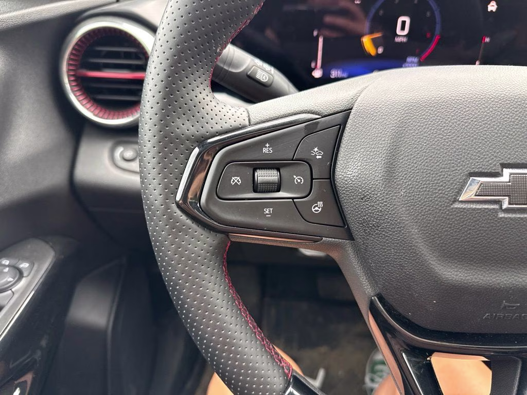 2025 Black Metallic Chevrolet Trax 2RS FWD SUV