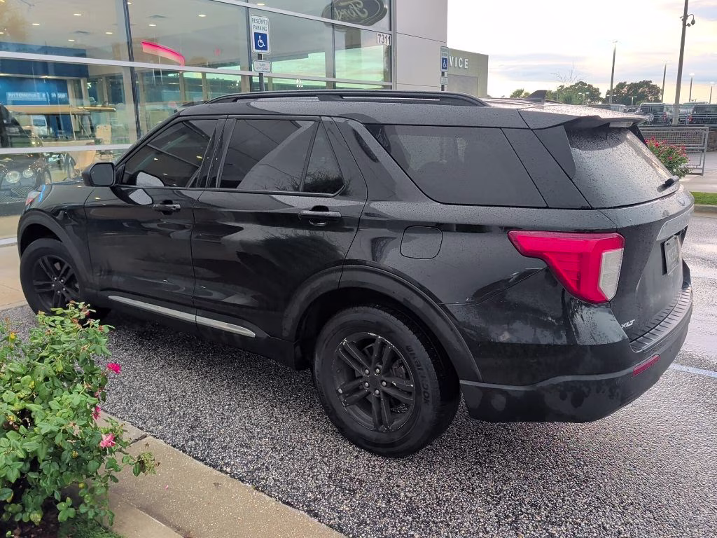 2023 Agate Black Metallic Ford Explorer XLT RWD SUV